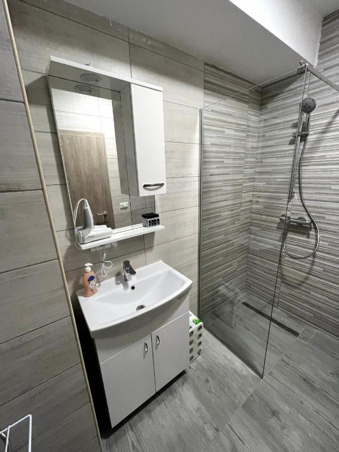 Darki Apartments 2 - Very Central Stay With Free Parking โอครีด ภายนอก รูปภาพ